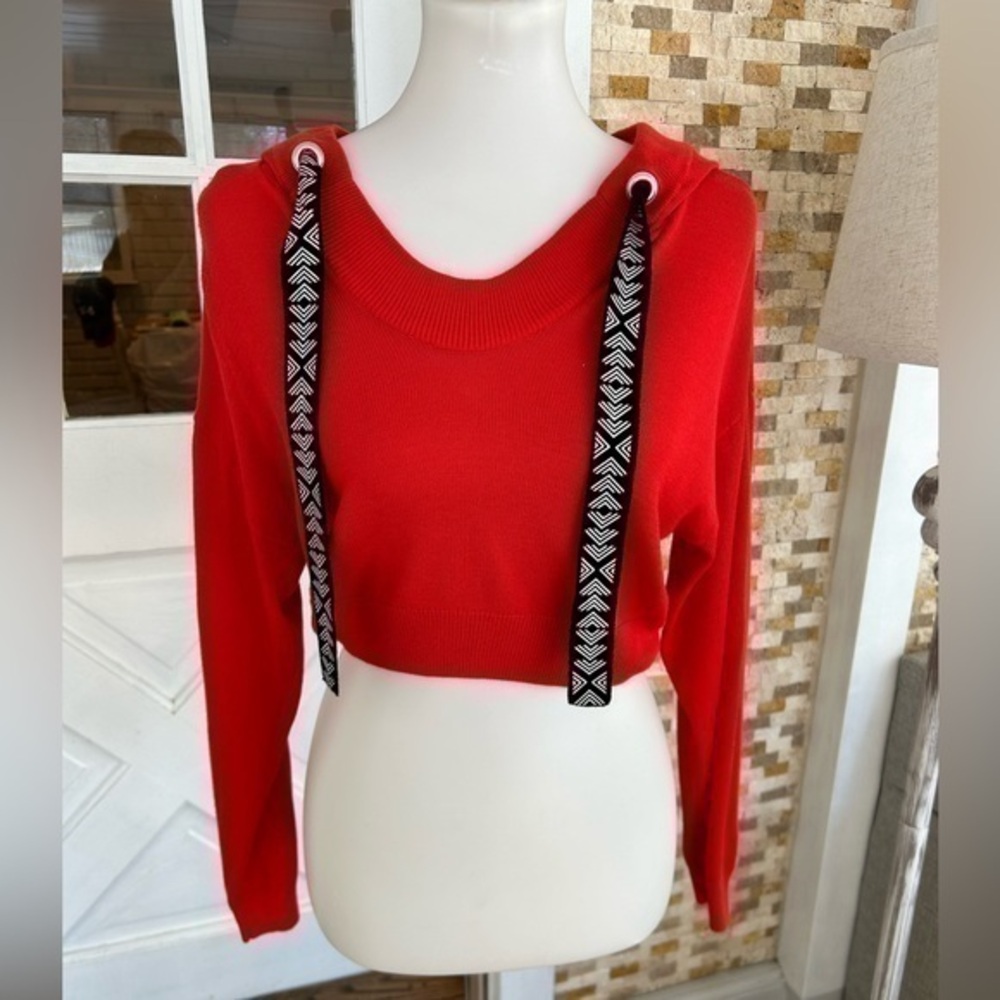 H&M Divided fine knit red cropped hoodie